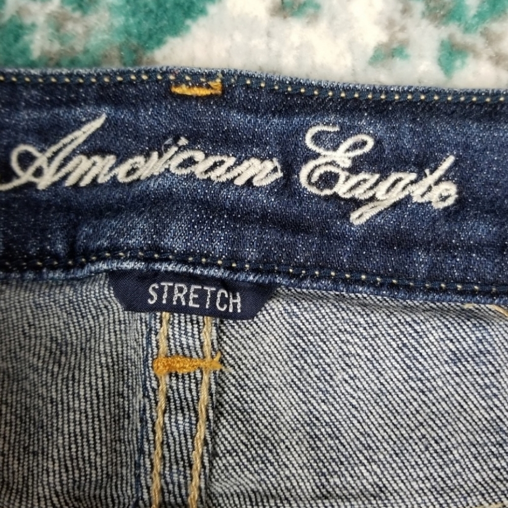 American Eagle| dark wash streach Jean shorts
6 - Picture 3 of 7